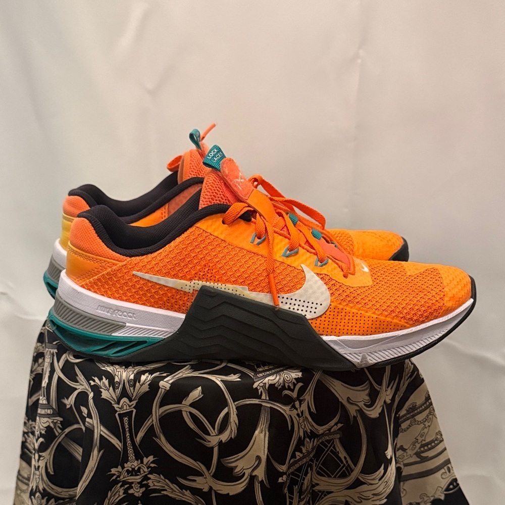 Nike Men's Vibrant Orange Athletic Shoes - Picture 4 of 11